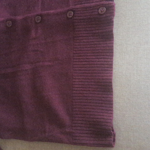 GAP Factory Cardigan - Burgundy colour, Size Large - Picture 7 of 9
